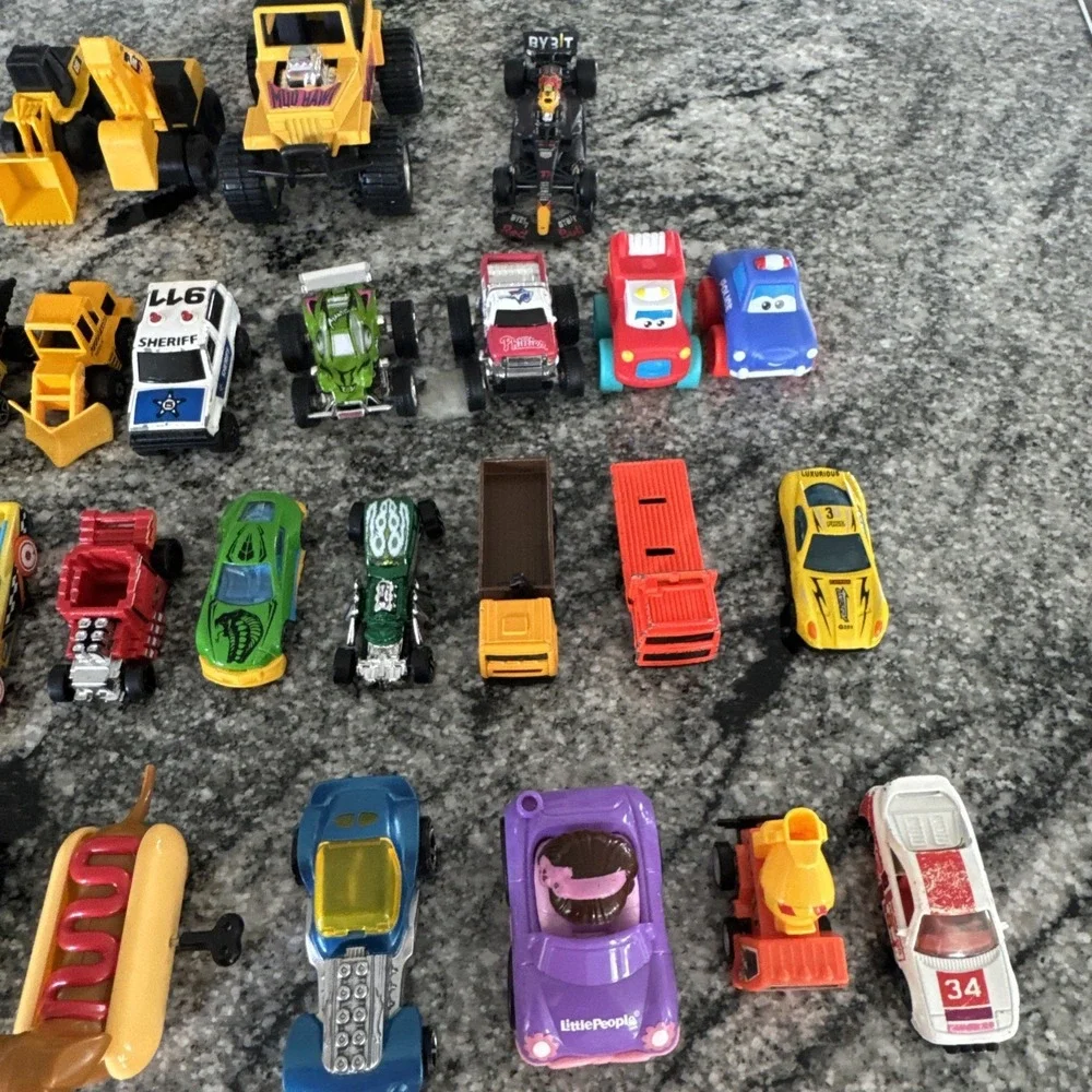 Lot of‎ Hot Wheels Matchbox John Deere NASCAR Disney And Miscellaneous 47 Cars